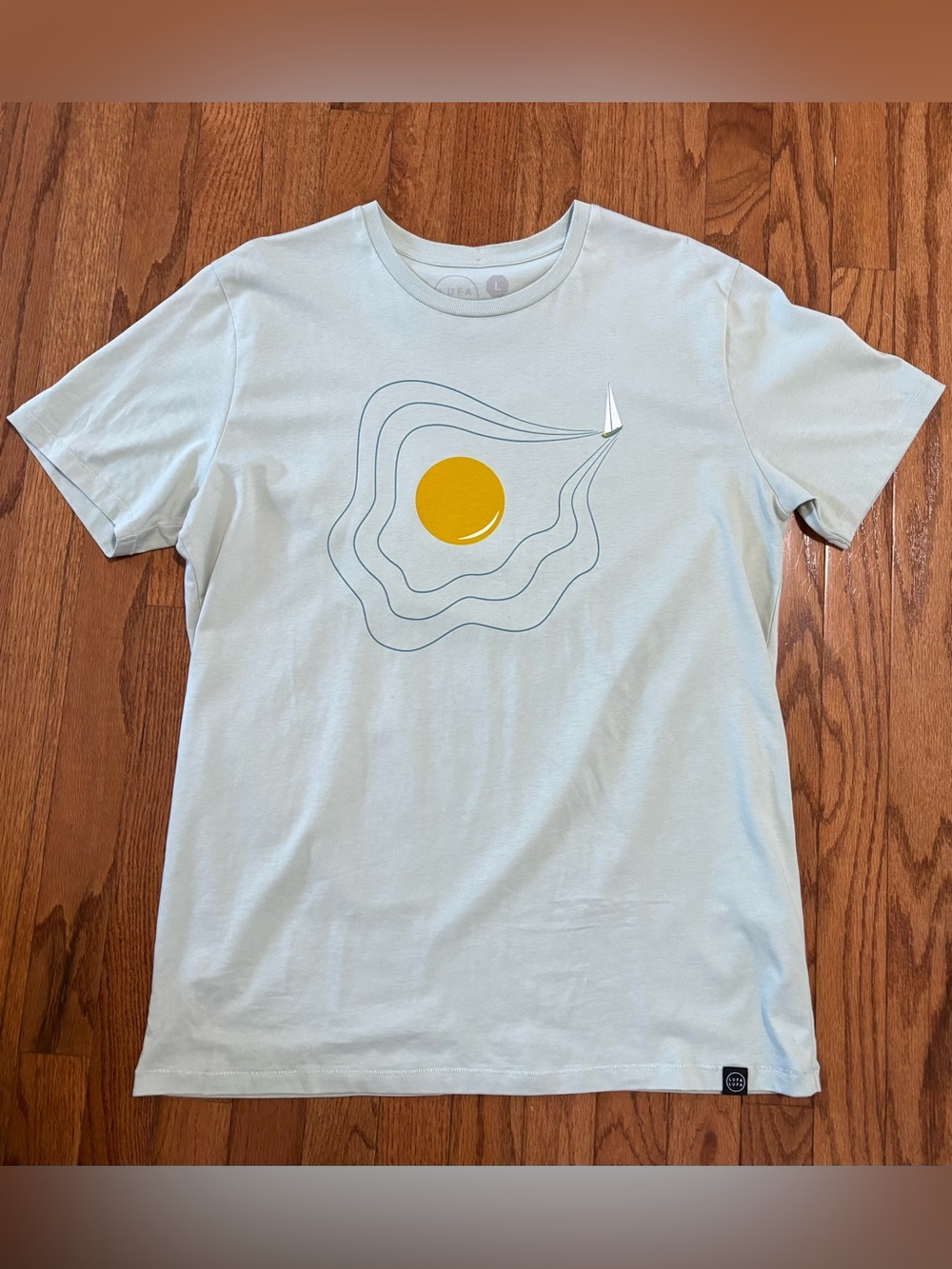 Lufa Lufa 094 Mar Estrelado green tee shirt size L fried egg and ocean sailboat